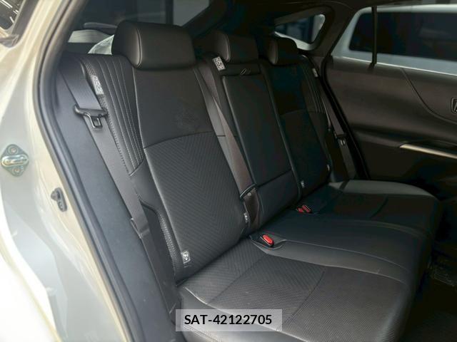 Toyota HARRIER 2024-04 8222953-16
