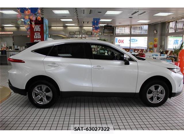 Toyota HARRIER 2023-06 8223095-3