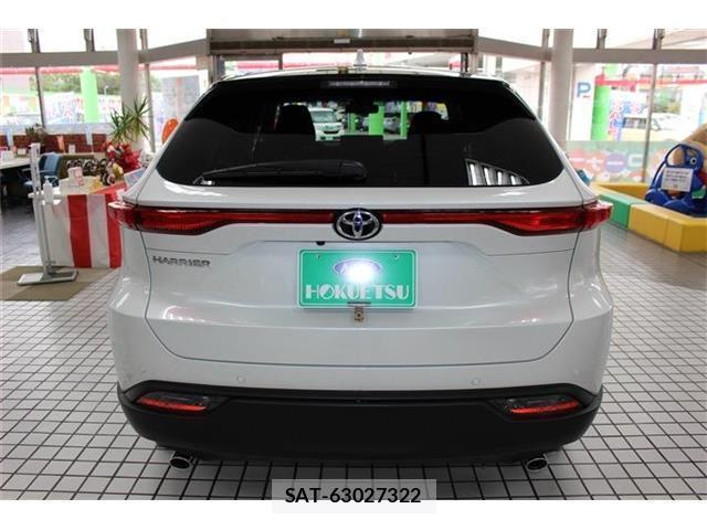 Toyota HARRIER 2023-06 8223095-6