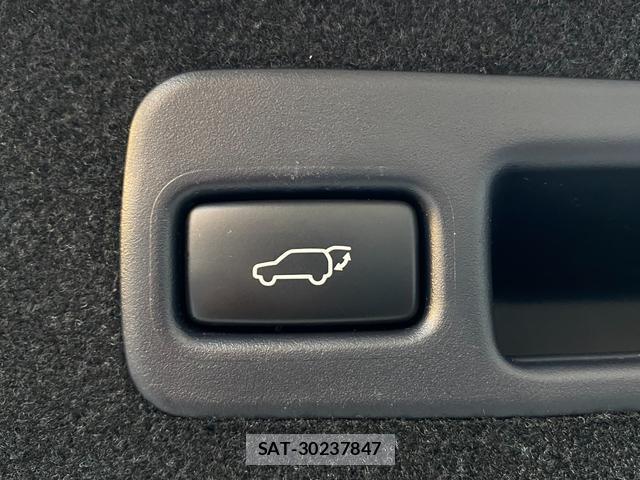 Toyota HARRIER 2017-07 8223441-16