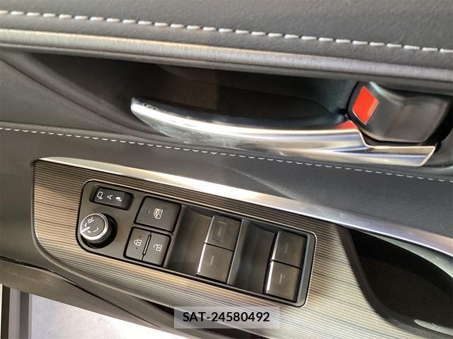 Toyota HARRIER 2021-06 8224524-8