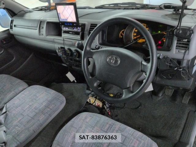 Toyota HIACE COMMUTER 2006-10 8216533-2