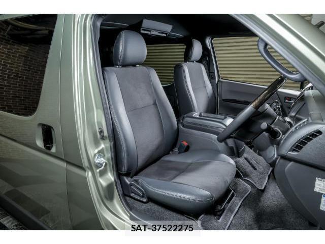 Toyota HIACE VAN 2021-10 8216131-12