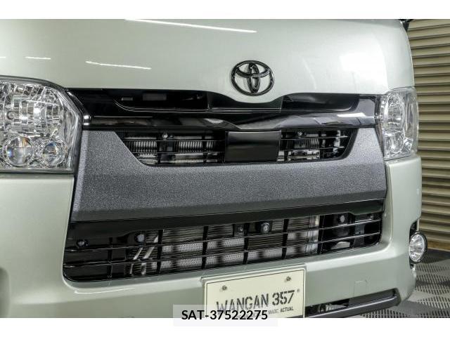 Toyota HIACE VAN 2021-10 8216131-16
