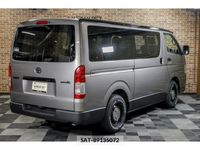 Toyota HIACE VAN 2022-02 8216138-4