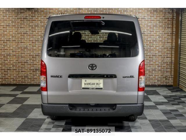 Toyota HIACE VAN 2022-02 8216138-5