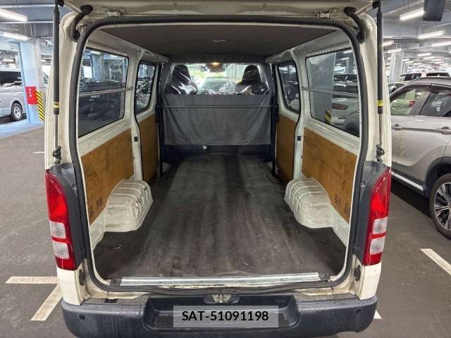 Toyota HIACE VAN 2018-06 8216478-2