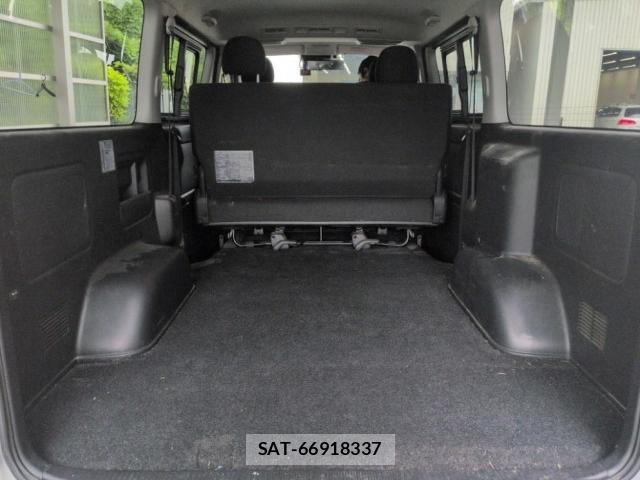 Toyota HIACE VAN 2023-08 8216480-2