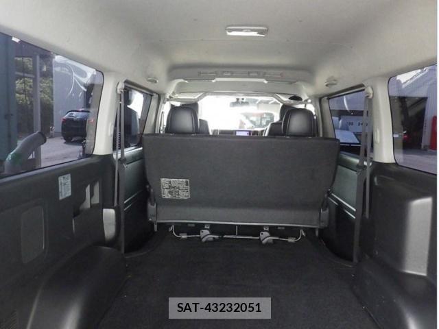 Toyota HIACE VAN 2018-01 8216488-2