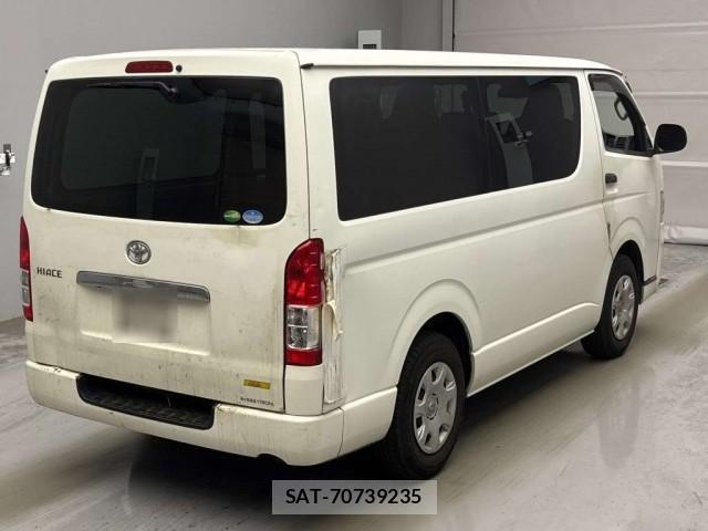 Toyota HIACE VAN 2018-01 8216504-1