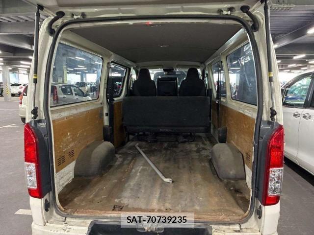 Toyota HIACE VAN 2018-01 8216504-2