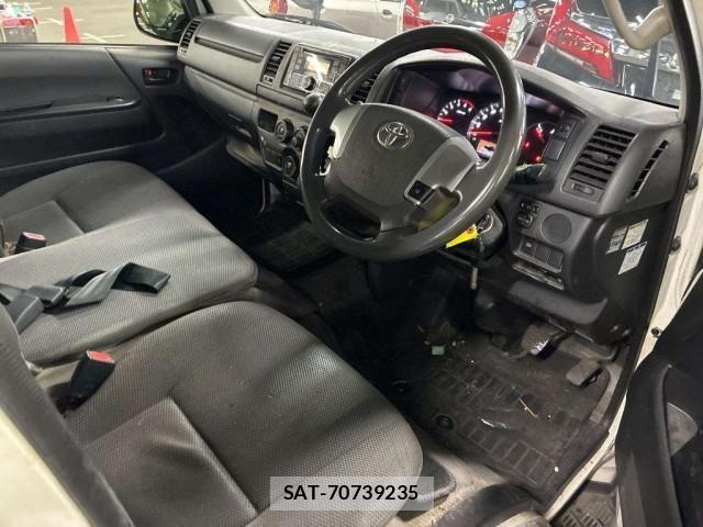 Toyota HIACE VAN 2018-01 8216504-3