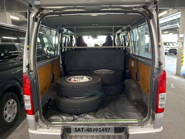 Toyota HIACE VAN 2019-06 8216518-2
