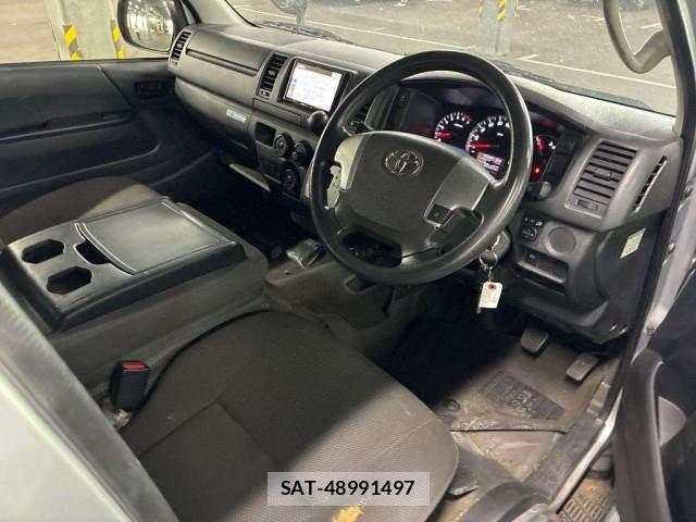 Toyota HIACE VAN 2019-06 8216518-3