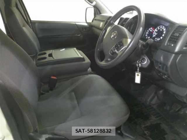 Toyota HIACE VAN 2021-05 8216553-3