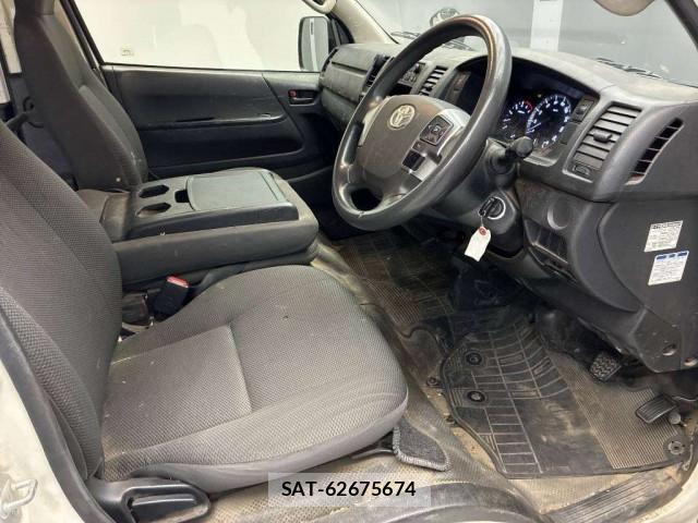 Toyota HIACE VAN 2021-06 8216554-3
