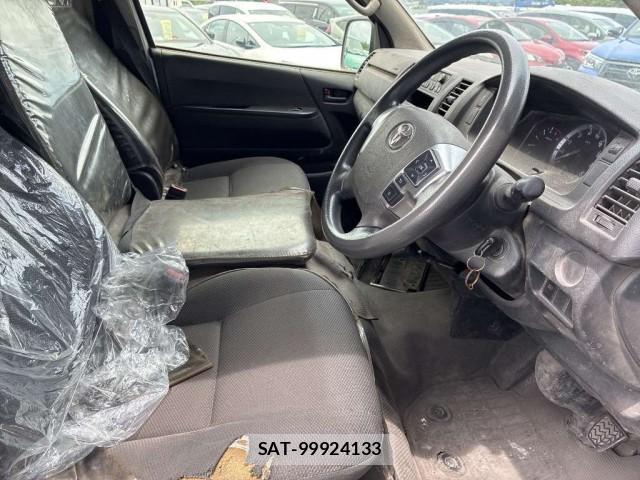 Toyota HIACE VAN 2021-07 8216562-3