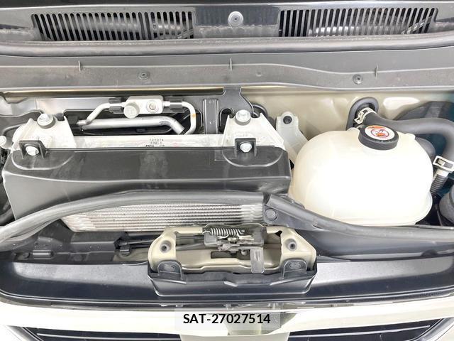 Toyota HIACE VAN 2022-09 8219395-17