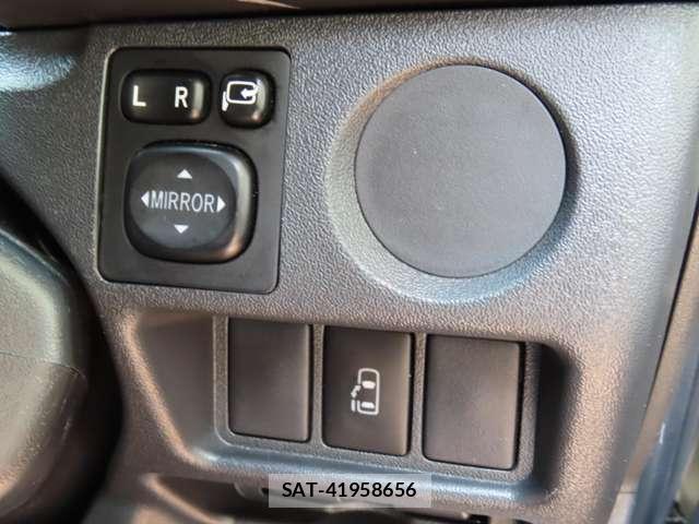 Toyota HIACE VAN 2021-12 8220527-10