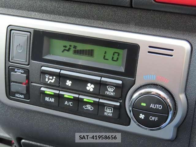 Toyota HIACE VAN 2021-12 8220527-13