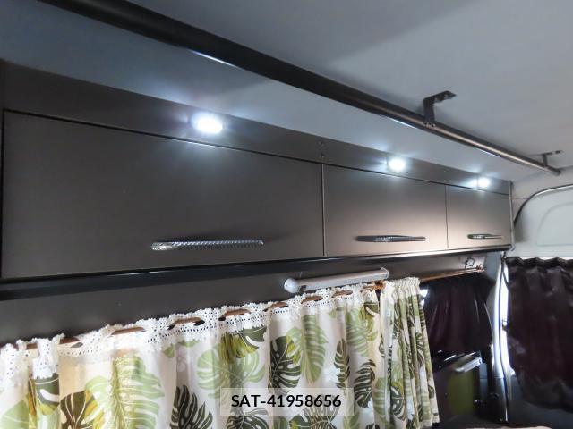 Toyota HIACE VAN 2021-12 8220527-16