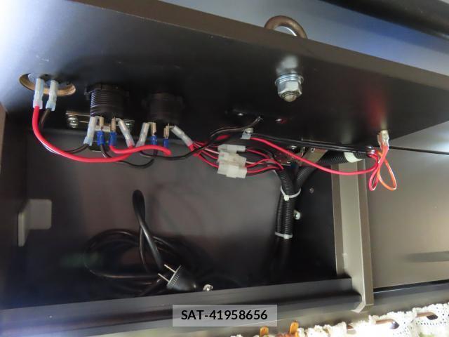 Toyota HIACE VAN 2021-12 8220527-17