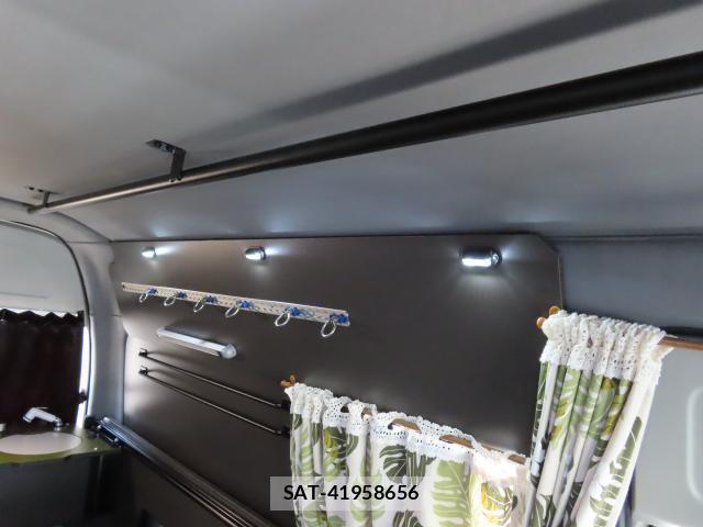 Toyota HIACE VAN 2021-12 8220527-18