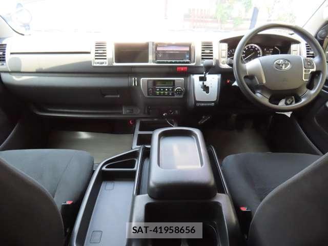 Toyota HIACE VAN 2021-12 8220527-2
