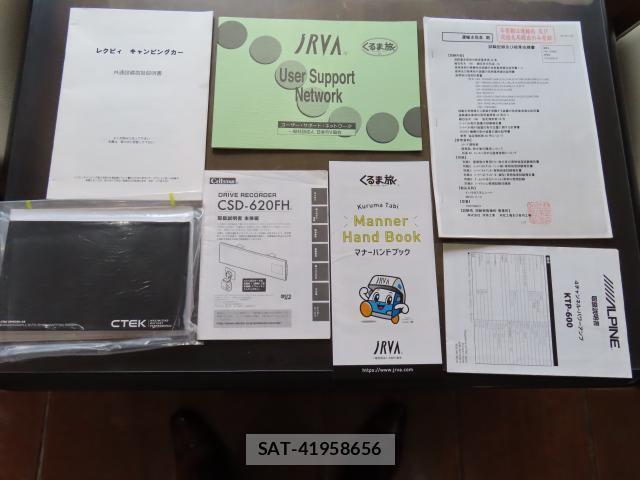 Toyota HIACE VAN 2021-12 8220527-3