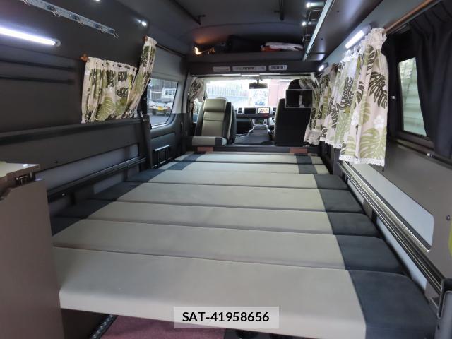 Toyota HIACE VAN 2021-12 8220527-6
