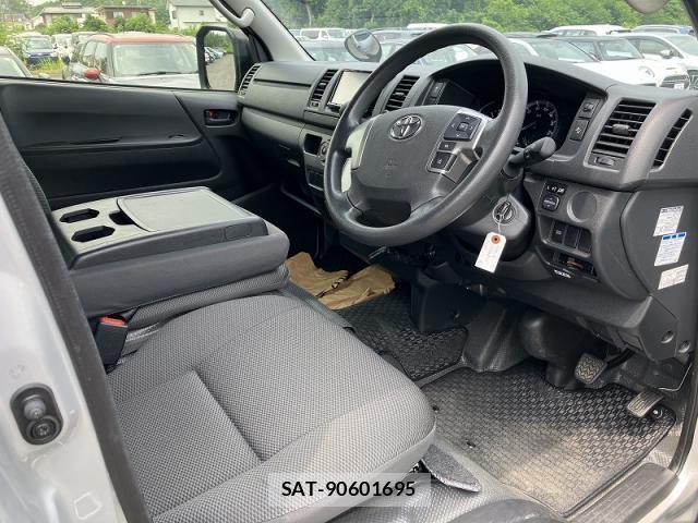 Toyota HIACE VAN 2024-06 8220738-4