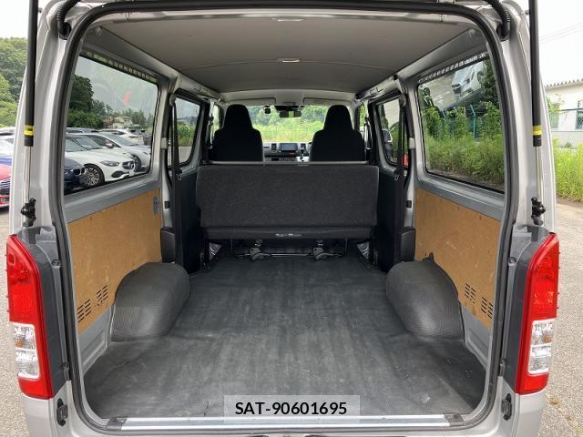 Toyota HIACE VAN 2024-06 8220738-6