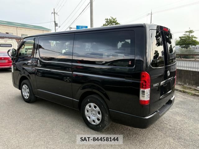 Toyota HIACE VAN 2022-03 8220995-11