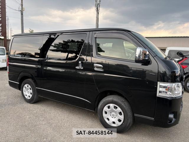 Toyota HIACE VAN 2022-03 8220995-12
