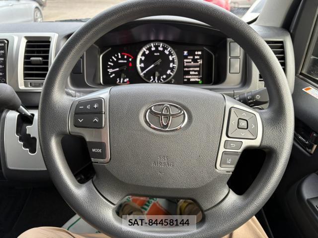 Toyota HIACE VAN 2022-03 8220995-17