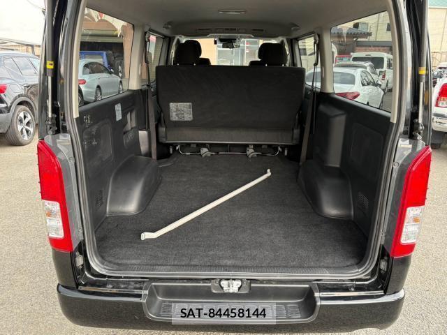 Toyota HIACE VAN 2022-03 8220995-18