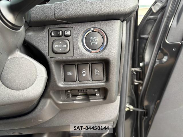 Toyota HIACE VAN 2022-03 8220995-6