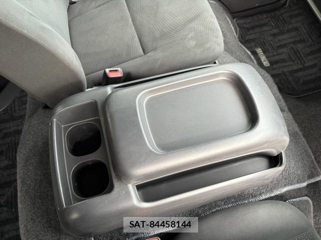 Toyota HIACE VAN 2022-03 8220995-7