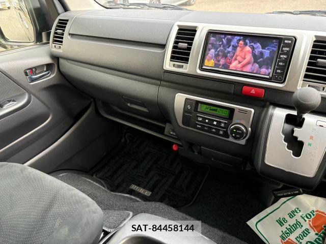 Toyota HIACE VAN 2022-03 8220995-8