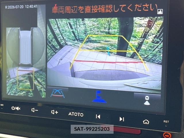 Toyota HIACE VAN 2025-07 8221099-4