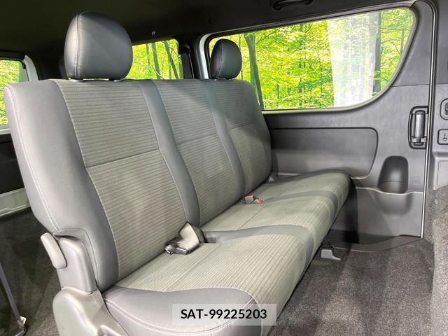 Toyota HIACE VAN 2025-07 8221099-8