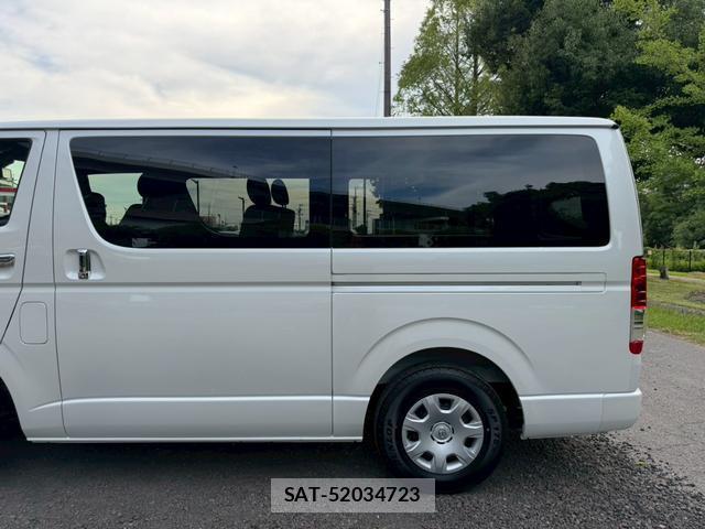 Toyota HIACE VAN 2026-06 8221481-1