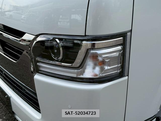 Toyota HIACE VAN 2026-06 8221481-10