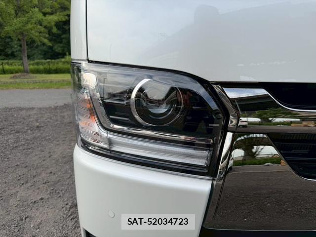 Toyota HIACE VAN 2026-06 8221481-11