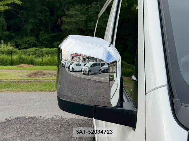 Toyota HIACE VAN 2026-06 8221481-15