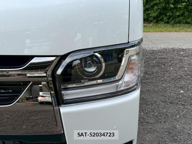 Toyota HIACE VAN 2026-06 8221481-5