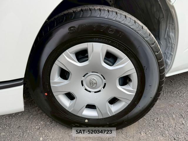 Toyota HIACE VAN 2026-06 8221481-7