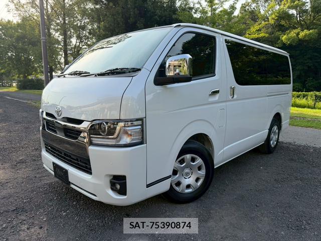 Toyota HIACE VAN 2026-04 8221483-0