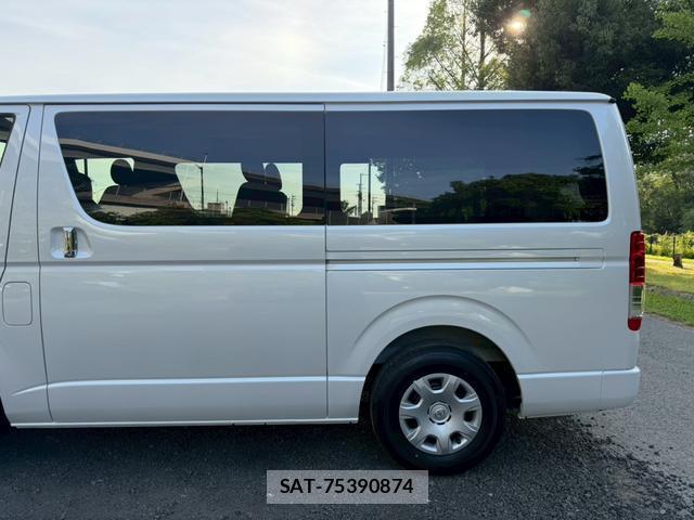 Toyota HIACE VAN 2026-04 8221483-1
