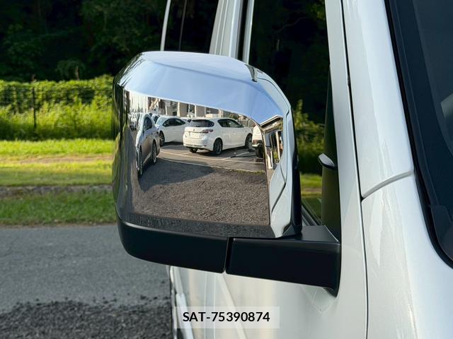Toyota HIACE VAN 2026-04 8221483-13